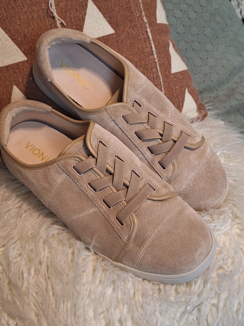Wide Width Vionic Sandy Suede Lace-Up Sneakers 9.5 Wide